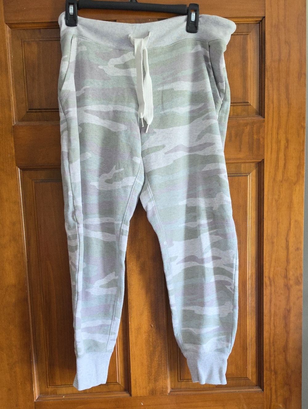 aerie Women's Camouflage Jogger Pants in Sage & Light Gray